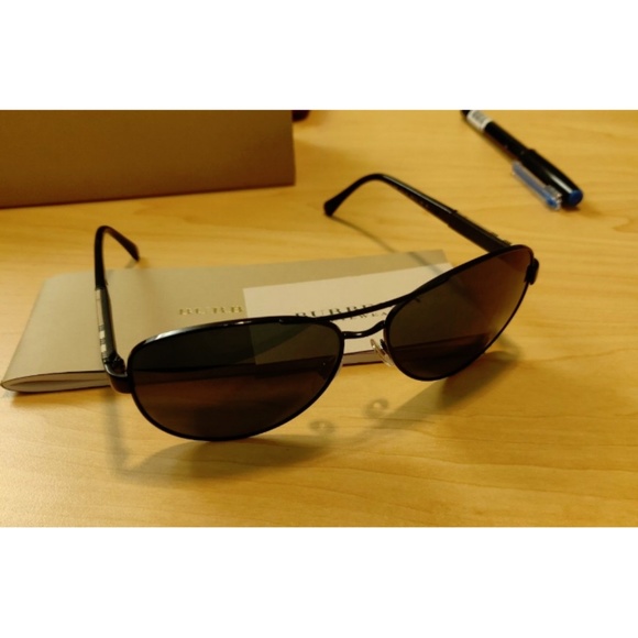 NWT Authentic Burberry Aviators in Black/Grey - Picture 3 of 4